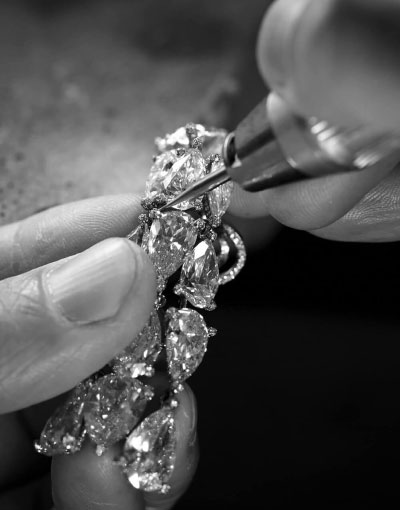 		
جواهرات گرند گالری	